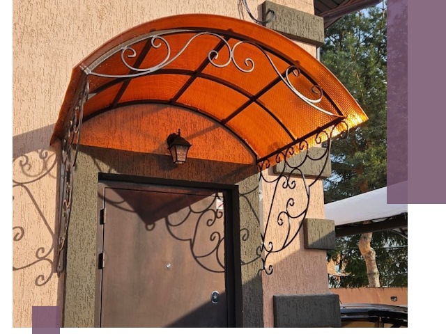 Демонтаж козырьков в Ломоносове быстро и безопасно