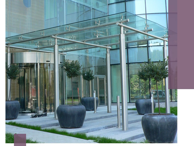 Навесы из стекла на заказ в Ломоносове — монтаж и установка