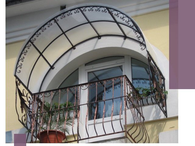 Козырьки над балконом в Ломоносове — изготовление и монтаж