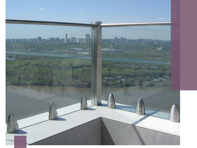 Стеклянные парапеты премиум класса в Ломоносове для домов и бизнесов